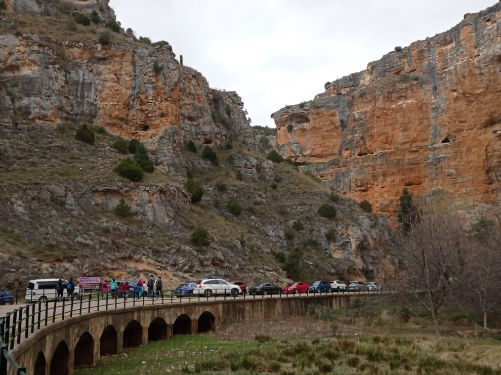 Alta afluencia de turistas en el entorno natural de Jaraba en el puente de la Cincomarzada
