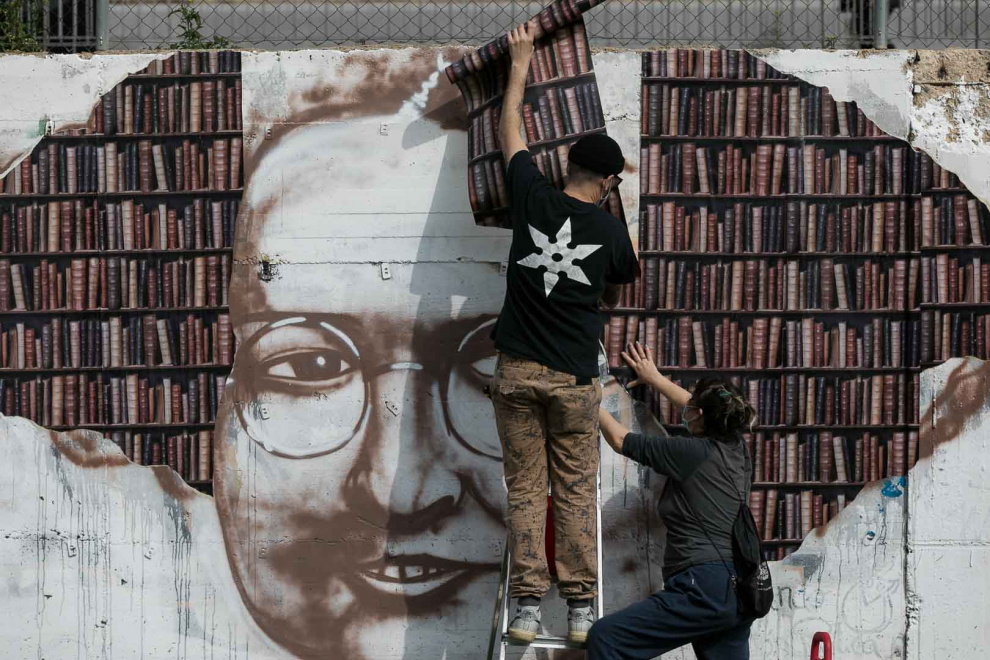 Pintan en el barrio de Torrero la replica del mural feminista que generó polémica en Madrid.