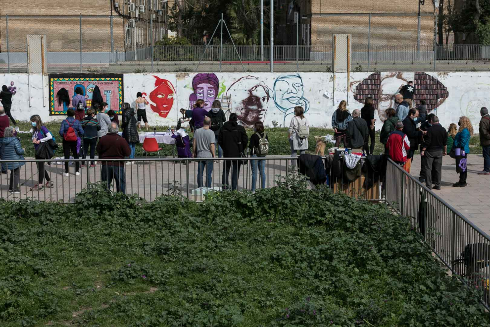 Pintan en el barrio de Torrero la replica del mural feminista que generó polémica en Madrid.