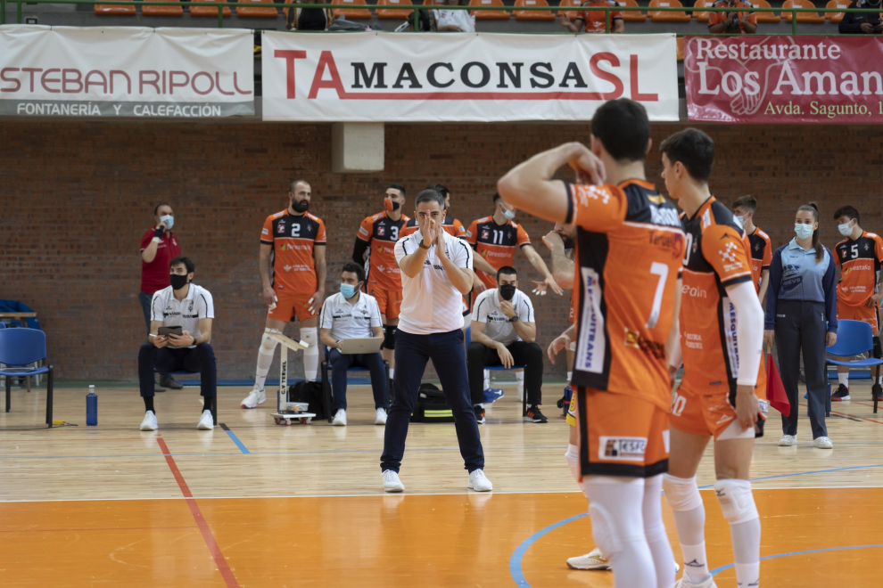 Tercer partido del 'play off' de cuartos de final de la Superliga de voleibol entre el CV Teruel y ConectaBalear CV Manacor
