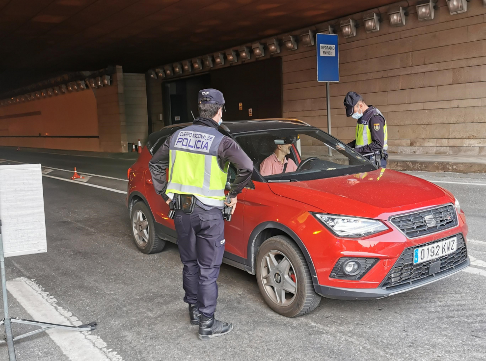 La Policía Nacional ha empezado a pedir este martes en el Somport la prueba PCR a todos los conductores procedentes de Francia.