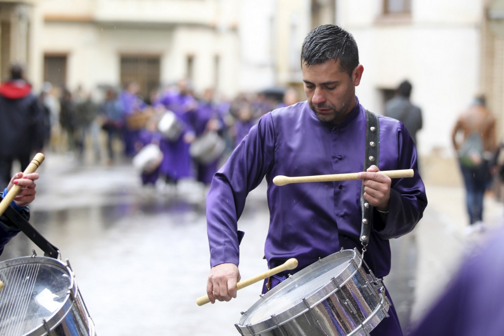Semana Santa. Ruta del tambor y el bombo del Bajo Aragon. subida al calvario en Samper de Calanda. Foto Antonio Garcia/Bykofoto. 06-04-12[[[HA ARCHIVO]]]