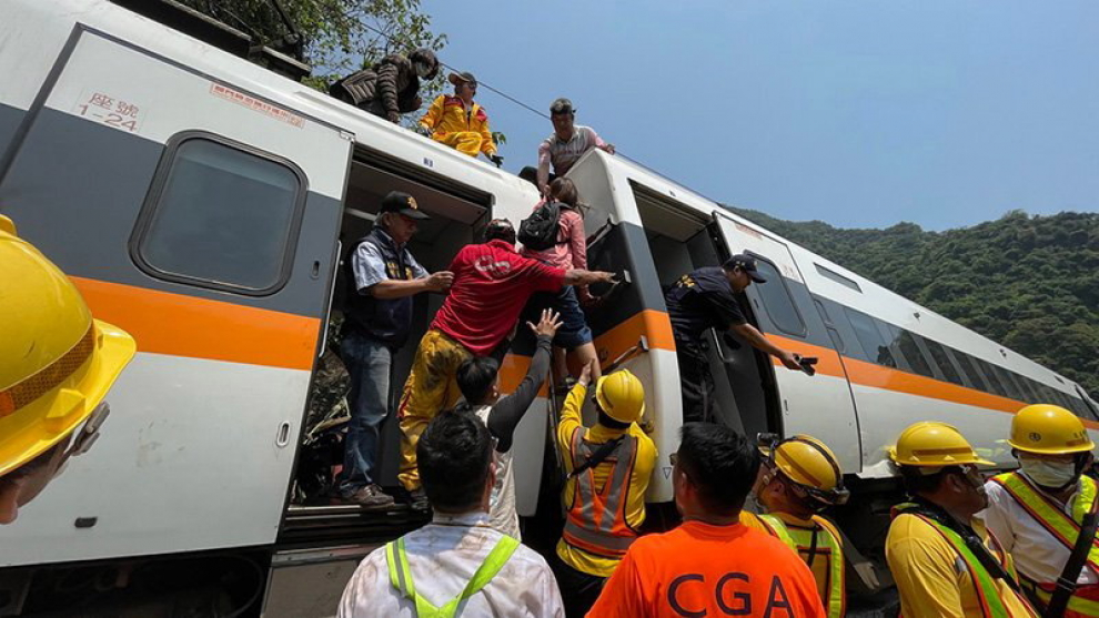 Dozens killed as Taiwan train derails in tunnel