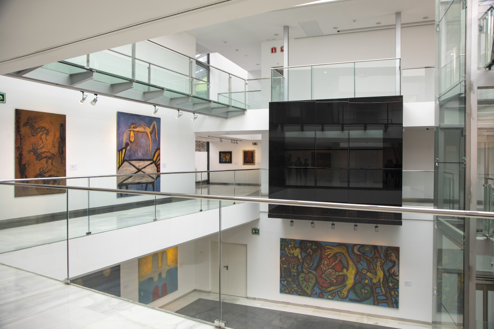 Obras de la 'Colección Junglanss' de Víctor Mira en el Centro de Arte y Exposiciones de Ejea.
