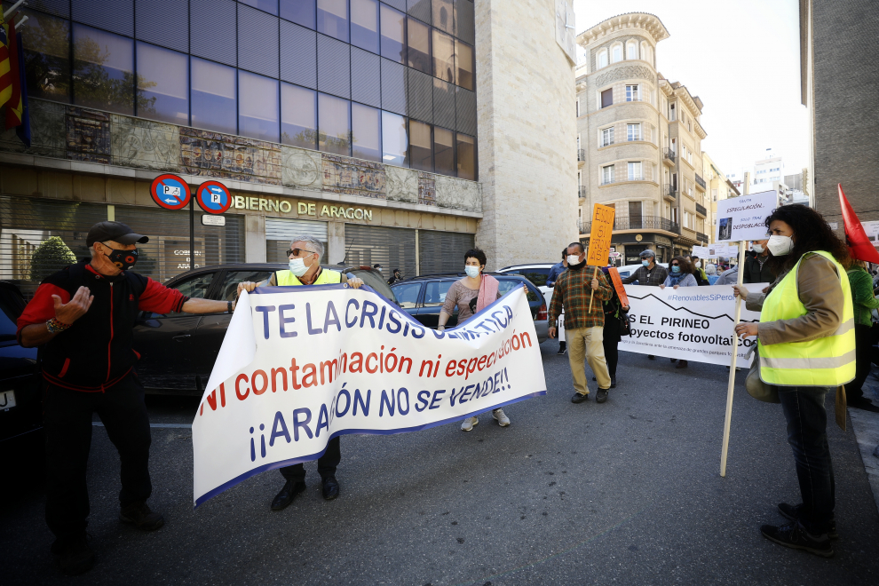 Cadena humana de protesta contra el cambio climático convocada en Zaragoza por distintas plataformas