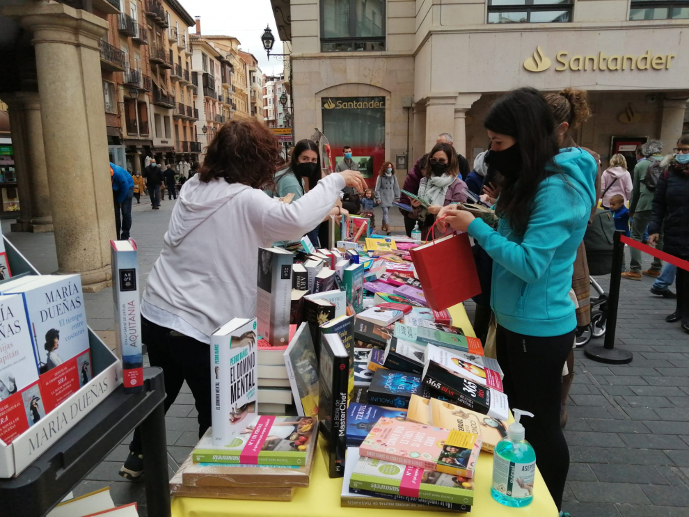 Feria del Libro de Teruel, celebrada en la plaza del Torico.