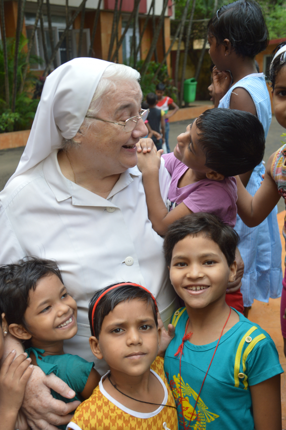 La misión de las Hermanas de la Caridad de Santa Ana atienden a cientos de niños y familias.