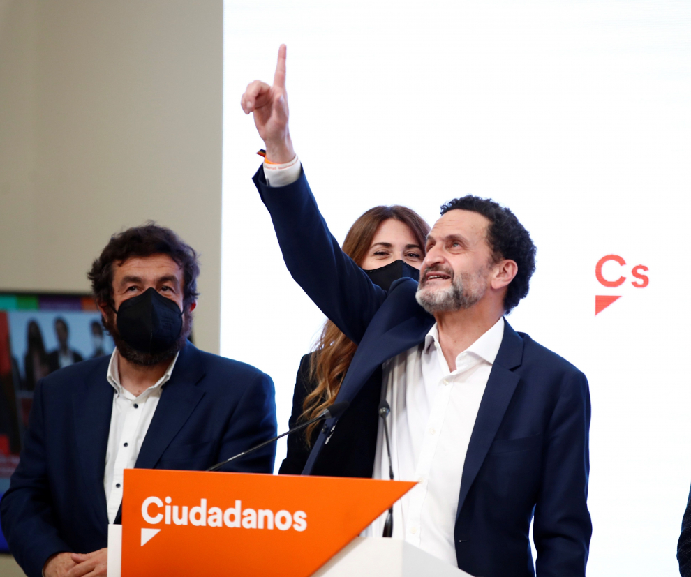 El candidato de Ciudadanos a la presidencia de la Comunidad de Madrid, Edmundo Bal, se dispone a ofrecer una rueda de prensa en la sede de su formación