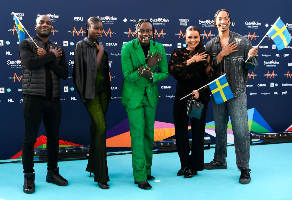 Contestants Hooverphonic of Belgium pose on the Turquoise Carpet during the opening ceremony of the 2021 Eurovision Song Contest in Rotterdam, Netherlands May 16, 2021.  REUTERS/Piroschka van de Wouw[[[REUTERS VOCENTO]]] MUSIC-EUROVISION/NETHERLANDS-TURQUOISE CARPET