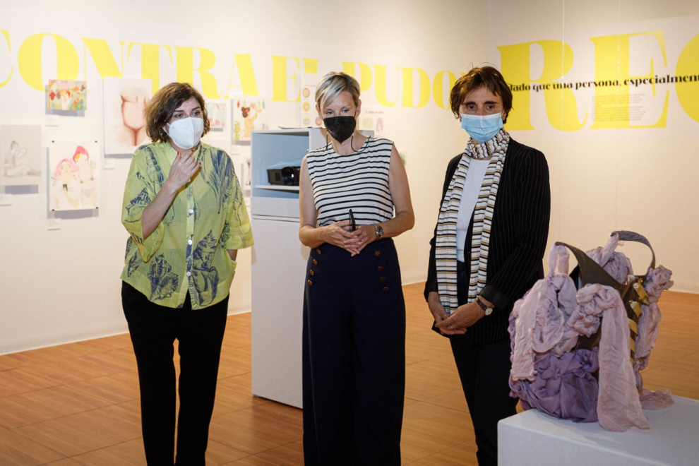 Ana Usieto y Beatriz Lucea, en la exposición del Centro de Historias