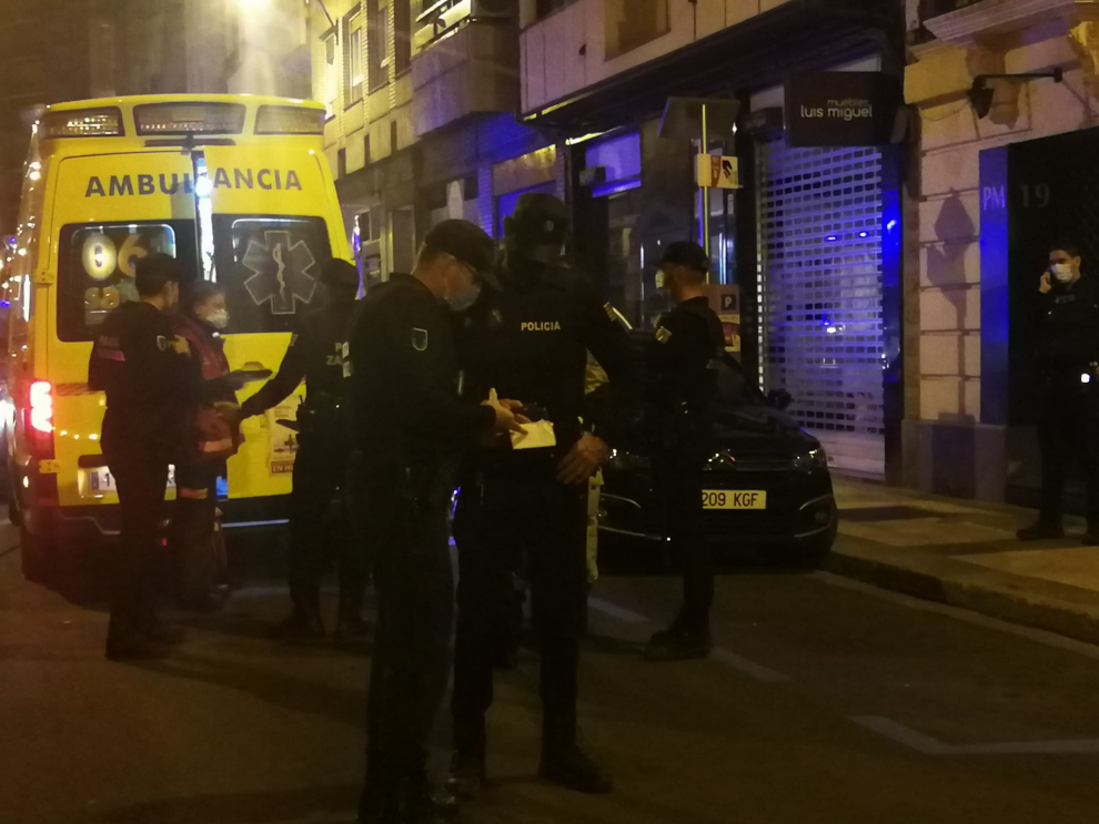 El joven ha sido trasladado en ambulancia al Hospital Miguel Servet de Zaragoza.