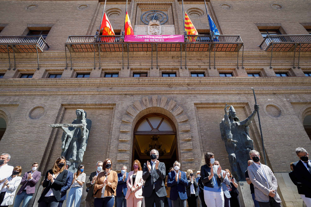 Minuto de silencio por Katia en el Ayuntamiento de Zaragoza.