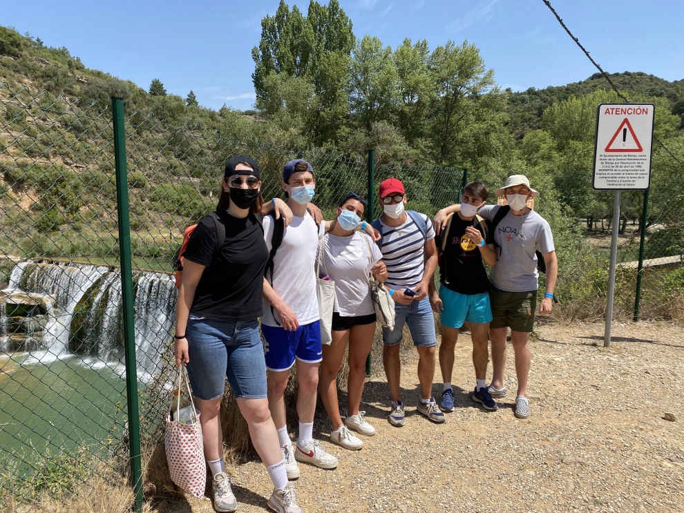 Primeros bañistas en el salto de Bierge.