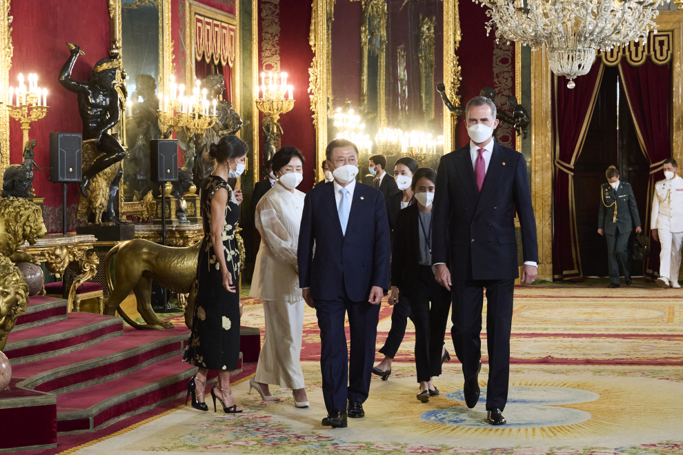 South Koreas President Moon Jae-in, first lady Kim Jung-sook, Spains King Felipe and Queen Letizia arrive for a state dinner at the Royal Palace in Madrid, Spain, June 15, 2021. Javier Soriano/Pool via REUTERS[[[REUTERS VOCENTO]]] SPAIN-SOUTHKOREA/