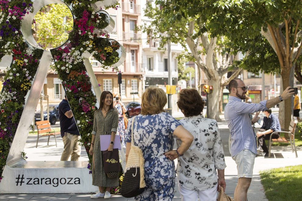 Primer día sin mascarilla obligatoria en exteriores en Zaragoza.