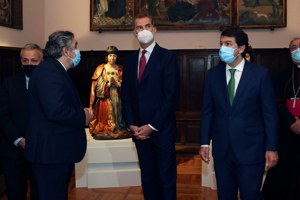 Felipe VI visita la exposición 'Lux'