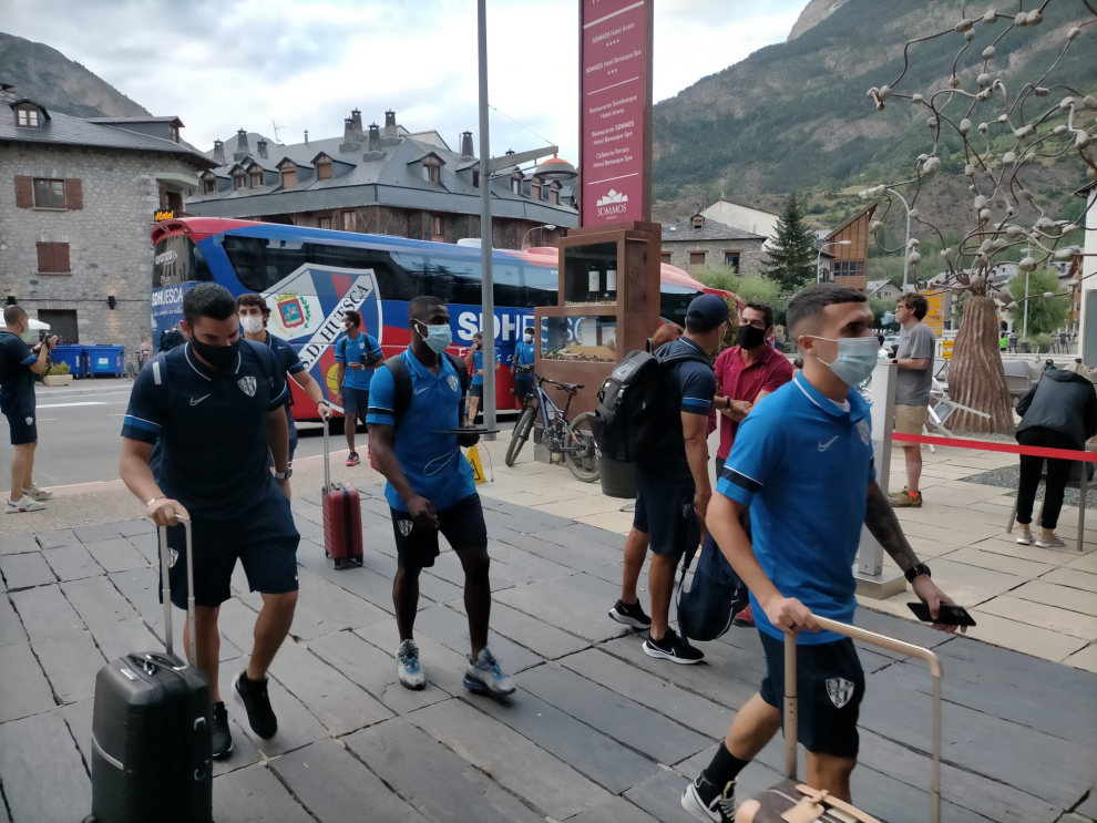 Llegada de la SD Huesca a Benasque