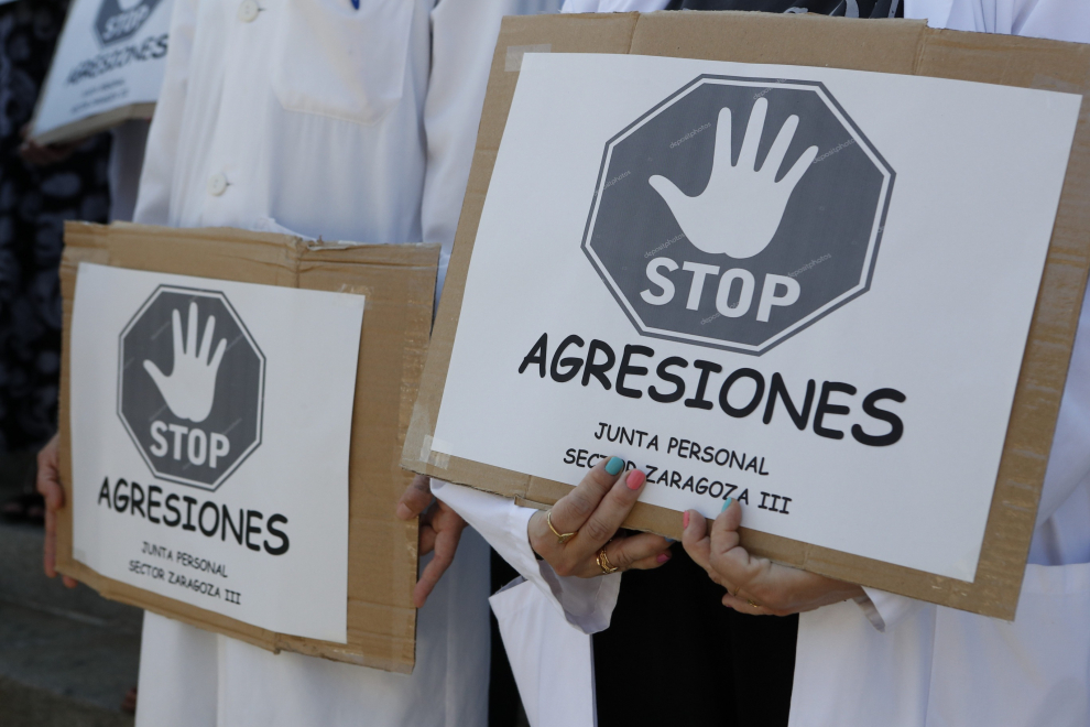 'Stop agresiones' a las puertas del Hospital Clínico