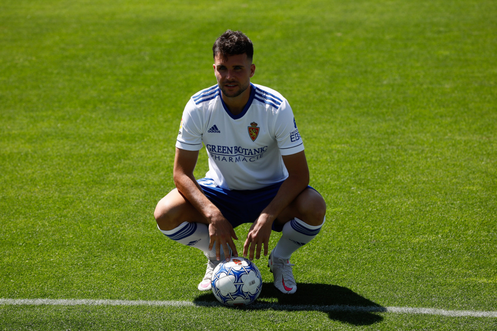 Presentación de Álvaro Giménez, nuevo delantero del Real Zaragoza