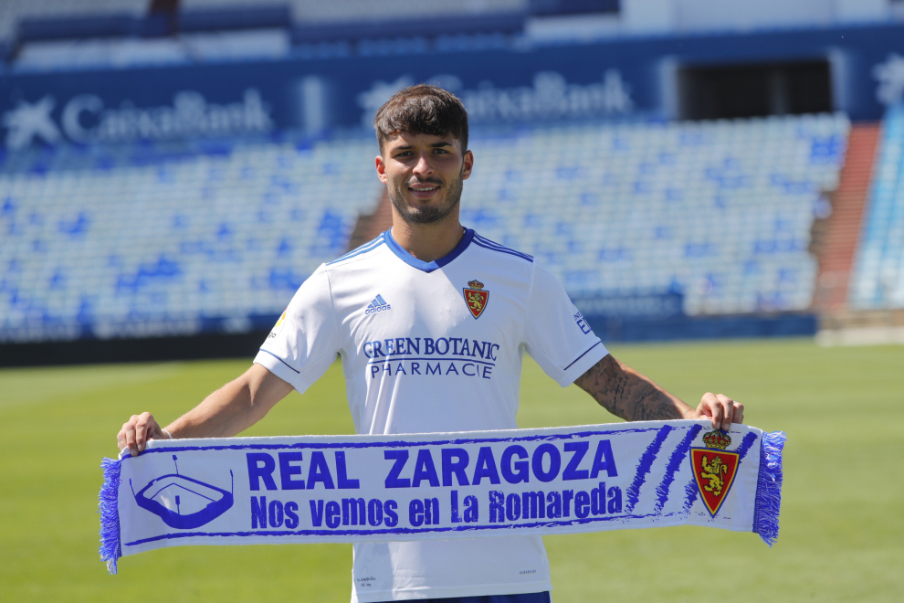 Presentación del central Lluís López, quinto fichaje del Real Zaragoza