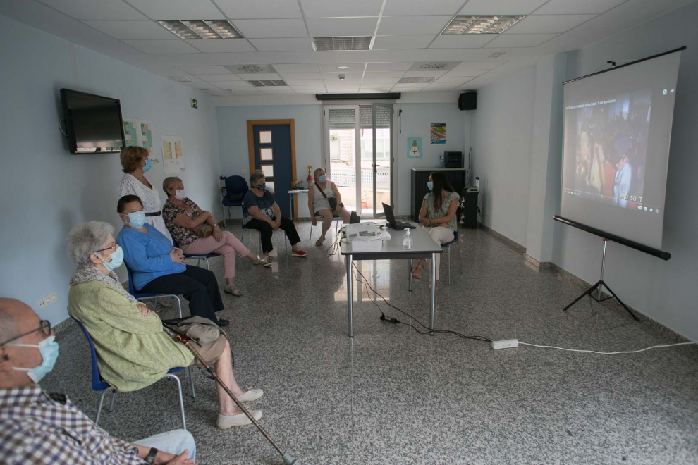 Visita de María Victoria Broto al IASS de Valdefierro