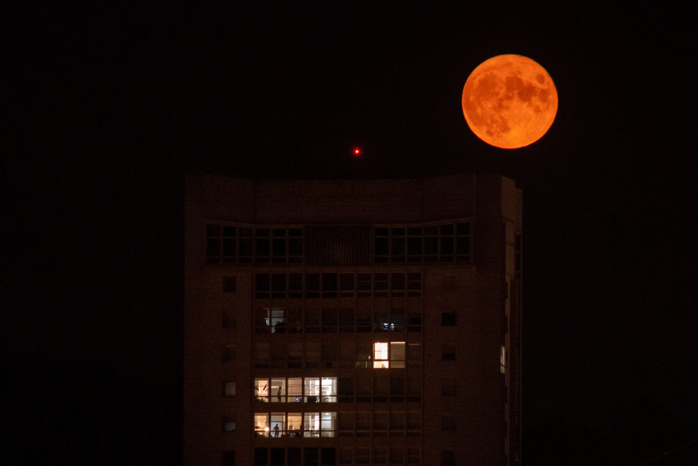 Imágenes que deja la luna azul desde Galicia