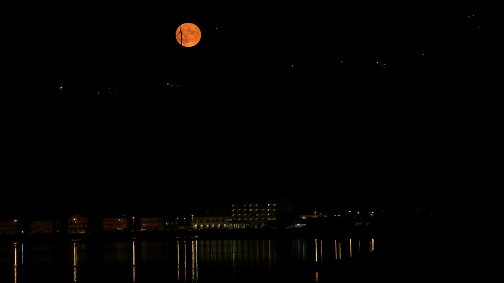 Imágenes que deja la luna azul desde Galicia