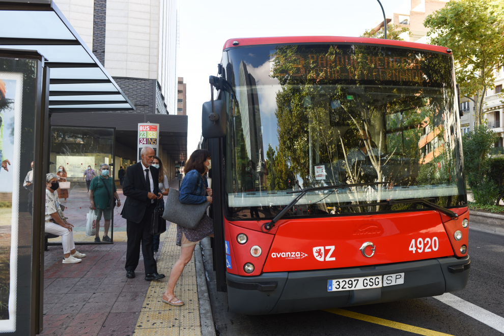 Primera jornada de paros parciales en el bus urbano de Zaragoza.