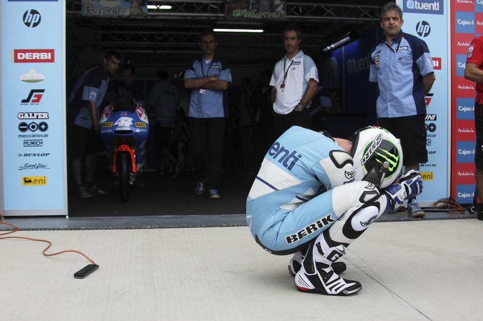 El circuito alcañizano cumplió el año pasado una década desde su primer Gran Premio de moto GP, la competición más prestigiosa del mundo del motor, en el que venció Casey Stoner. Desde entonces, Dani Pedrosa, Jorge Lorenzo y Marc Márquez se han repartido la gloria esta década, siendo este último el que más victorias acumula. Repasamos algunos los mejores momentos que nos han dejado estos once años a todo gas en Alcañiz, que este fin de semana aspira a reunir a 20.000 aficionados.