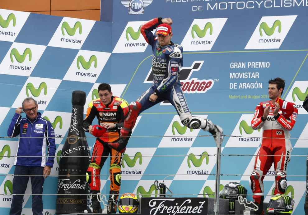 El circuito alcañizano cumplió el año pasado una década desde su primer Gran Premio de moto GP, la competición más prestigiosa del mundo del motor, en el que venció Casey Stoner. Desde entonces, Dani Pedrosa, Jorge Lorenzo y Marc Márquez se han repartido la gloria esta década, siendo este último el que más victorias acumula. Repasamos algunos los mejores momentos que nos han dejado estos once años a todo gas en Alcañiz, que este fin de semana aspira a reunir a 20.000 aficionados.