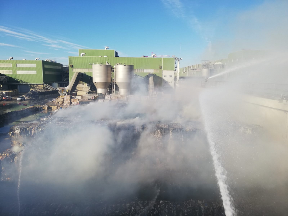 Fotos Aparatoso Incendio En La Planta De Saica De El Burgo De Ebro Im Genes