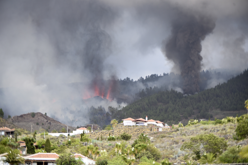 Comienza una erupción volcánica en la Cumbre Vieja de La Palma