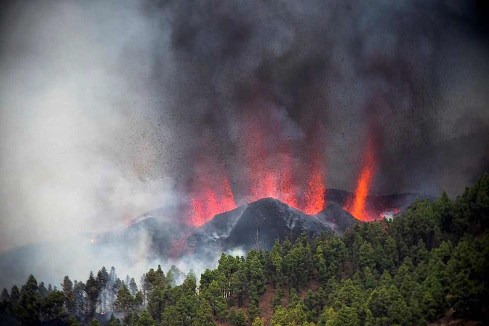 Erupción de un volcán en La Palma.