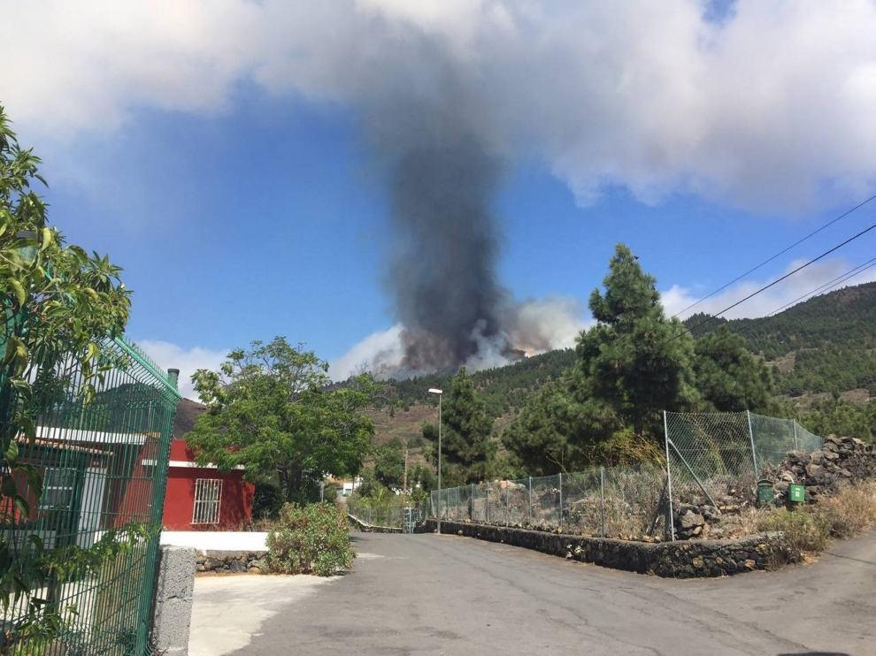 Volcano erupts on Spanish island of La Palma, Spain September 19, 2021. REUTERS/REUTERS/Borja Suarez[[[REUTERS VOCENTO]]] SPAIN-VOLCANO/ERUPTION