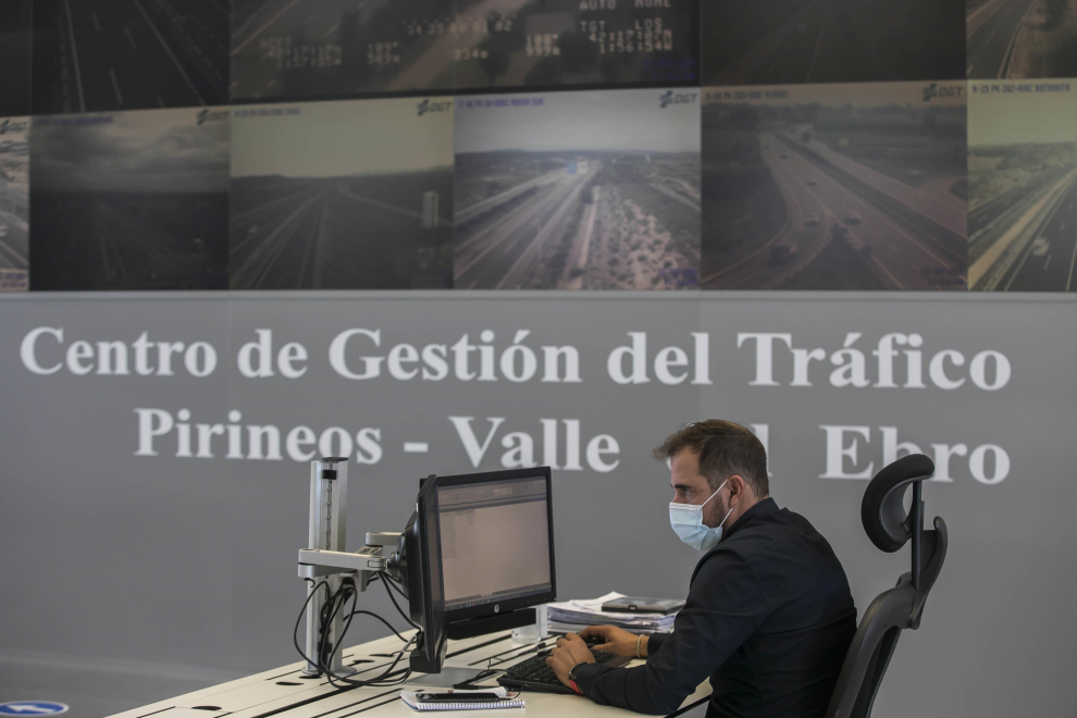 Aragón. La delegada del Gobierno en Aragón, Rosa Serrano, visita el Centro de Gestión de Tráfico / 00-09-2021 / FOTO: GUILLERMO MESTRE[[[FOTOGRAFOS]]]