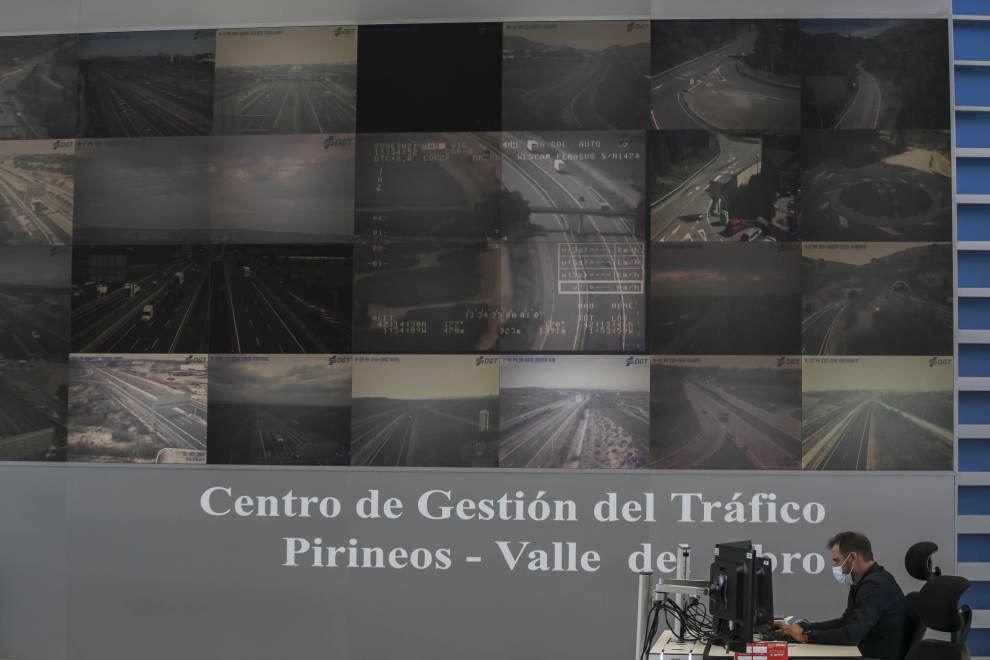 Aragón. La delegada del Gobierno en Aragón, Rosa Serrano, visita el Centro de Gestión de Tráfico / 00-09-2021 / FOTO: GUILLERMO MESTRE[[[FOTOGRAFOS]]]