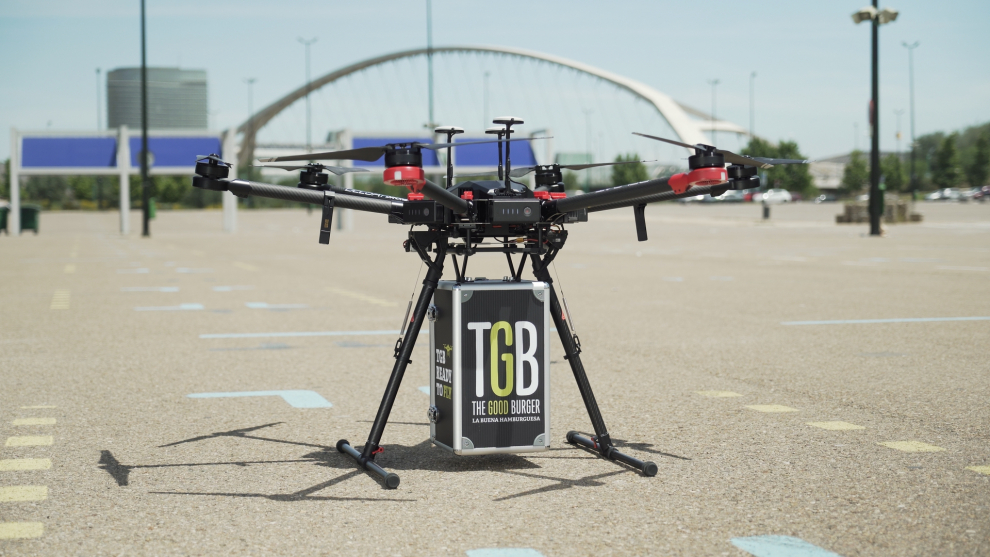 Las pruebas del envío de una hamburguesa con dron se realizaron en el entorno de la Expo.