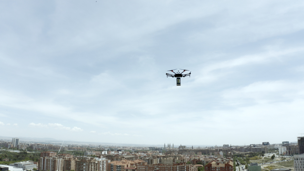 Las pruebas del envío de una hamburguesa con dron se realizaron en el entorno de la Expo.