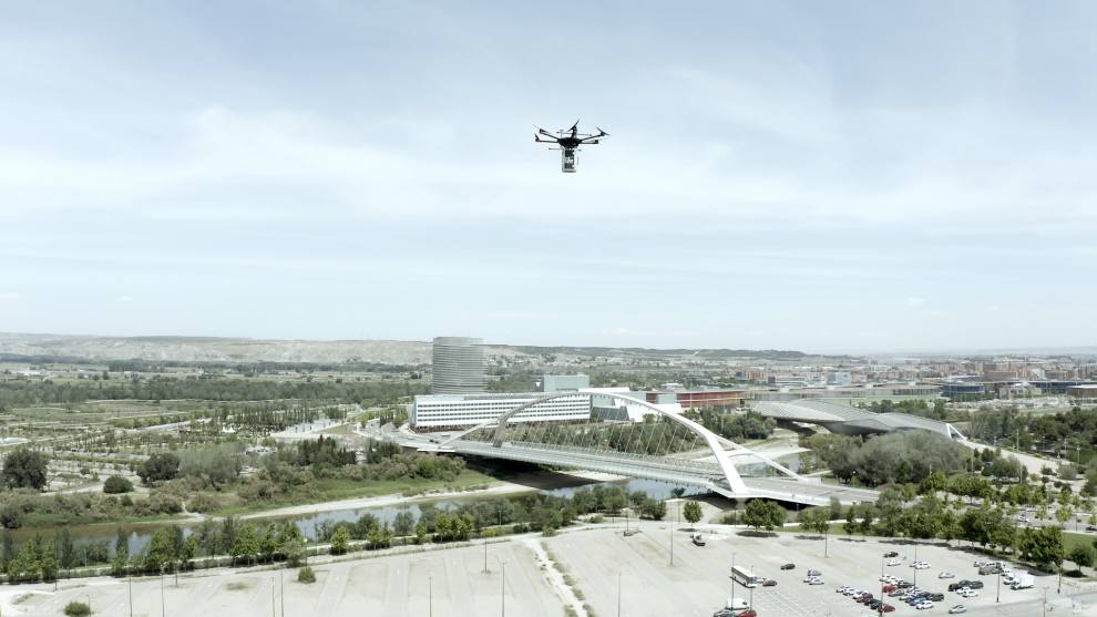 Las pruebas del envío de una hamburguesa con dron se realizaron en el entorno de la Expo.