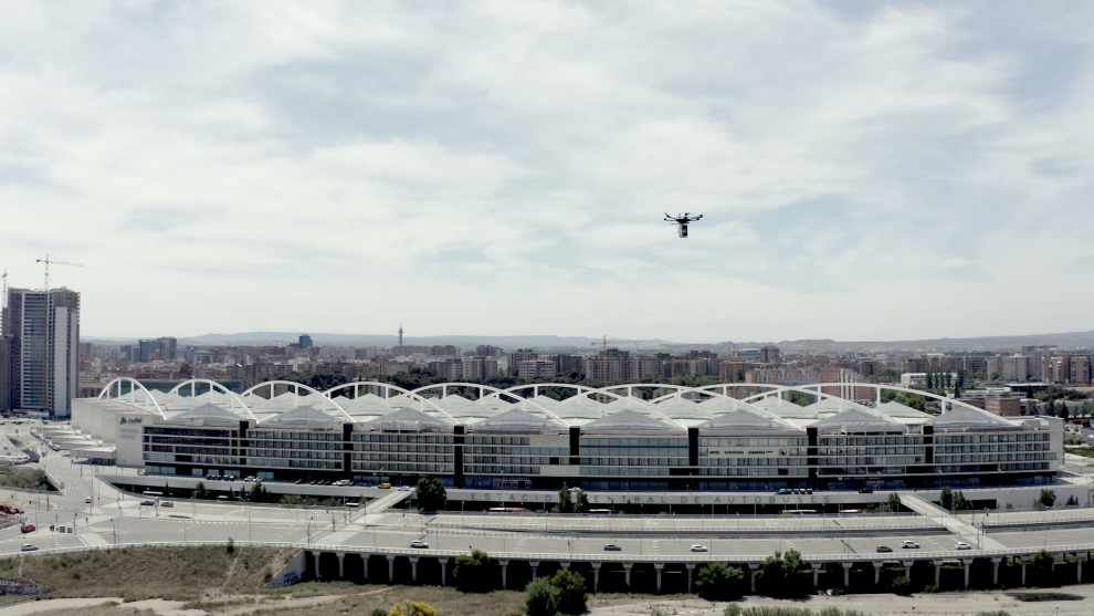 Las pruebas del envío de una hamburguesa con dron se realizaron en el entorno de la Expo.
