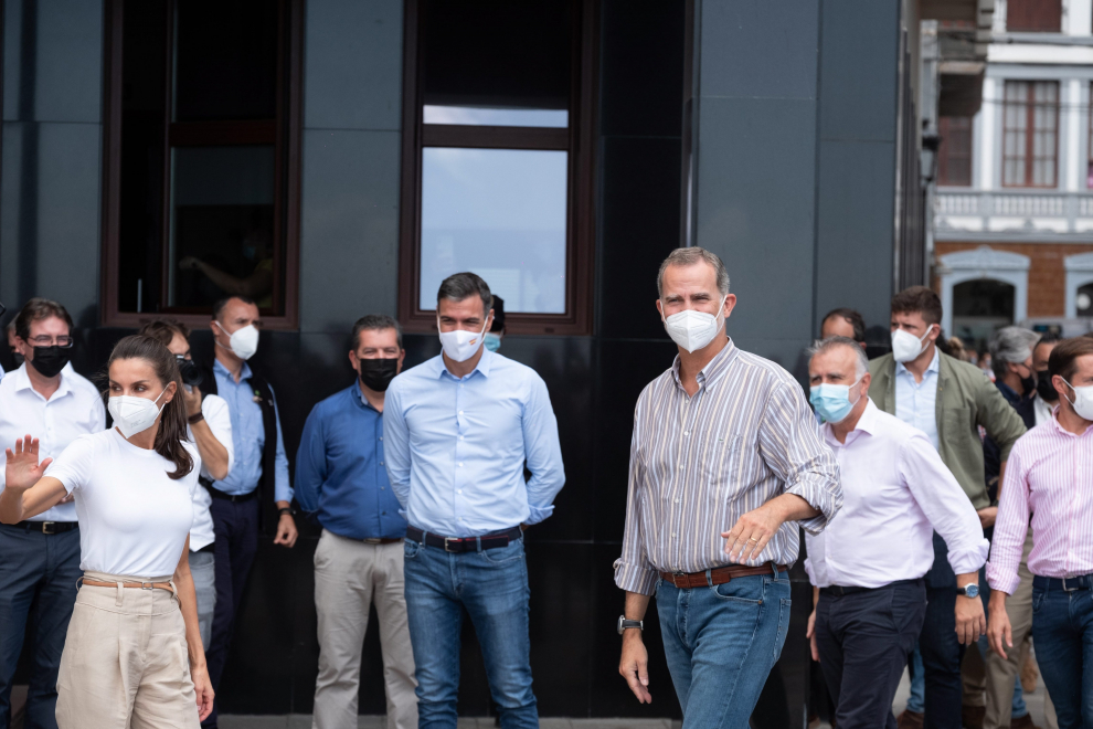 Los Reyes visitan a los afectados por la erupción del volcán de La Palma