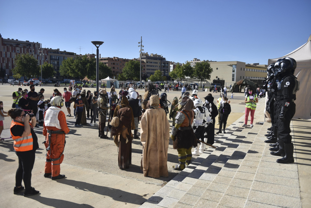 Diferentes cuerpos policiales y servicios de emergencia han participado este domingo en Huesca en el encuentro solidario a beneficio de la Asociación Sonrisas.