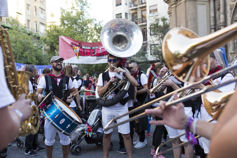 A pocos días de que comiencen las ‘no fiestas’ del Pilar 2021, nos ponemos nostálgicos y tiramos de archivo para recordar algunos de los mejores momentos que nos dejaron los Pilares del 2019, los últimos que vivimos antes de que el covid irrumpiera en nuestras vidas, llenos de conciertos, ferias, música... y mucha gente y alegría en las calles.