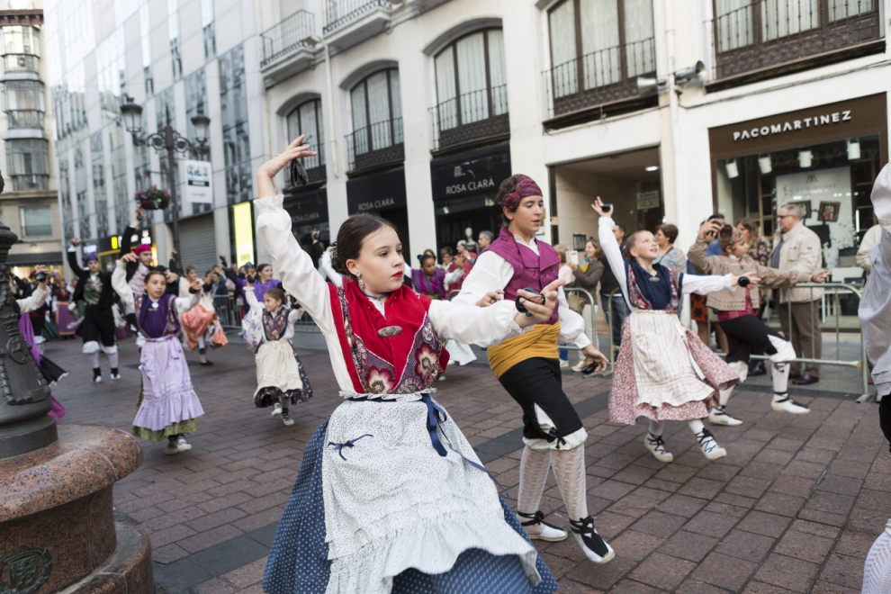 A pocos días de que comiencen las ‘no fiestas’ del Pilar 2021, nos ponemos nostálgicos y tiramos de archivo para recordar algunos de los mejores momentos que nos dejaron los Pilares del 2019, los últimos que vivimos antes de que el covid irrumpiera en nuestras vidas, llenos de conciertos, ferias, música... y mucha gente y alegría en las calles.