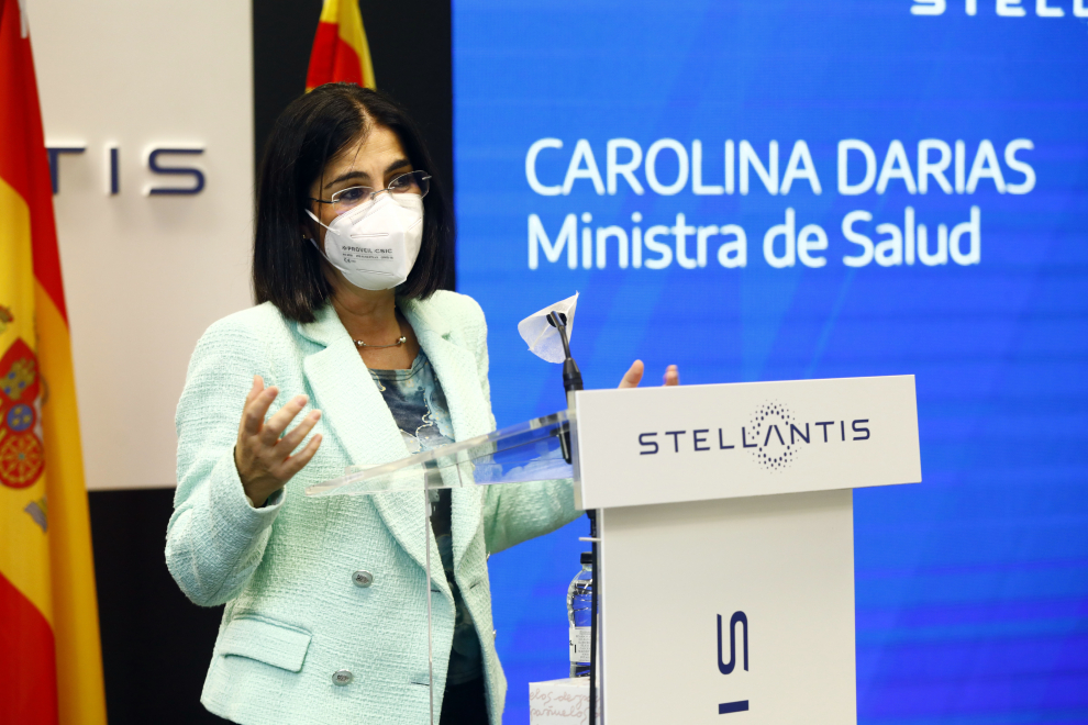 La ministra de Sanidad acudió a la planta de Stellantis con motivo del inicio de la vacunación en el ámbito laboral.