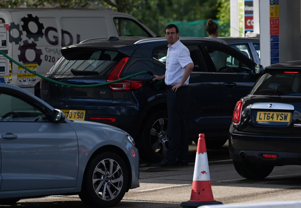 London (United Kingdom), 27/09/2021.- Fuel pumps are taped off in a BP garage in Finchley in London, Britain, 27 September 2021. A shortage of lorry drivers and panic buying has led to fuel shortages in forecourts and petrol stations across the UK. (Reino Unido, Londres) EFE/EPA/NEIL HALL
BRITAIN FUEL