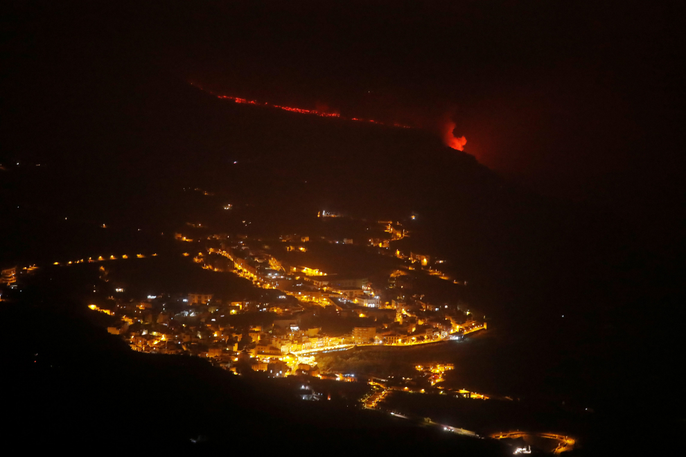 La lava del volcán de La Palma llega al mar