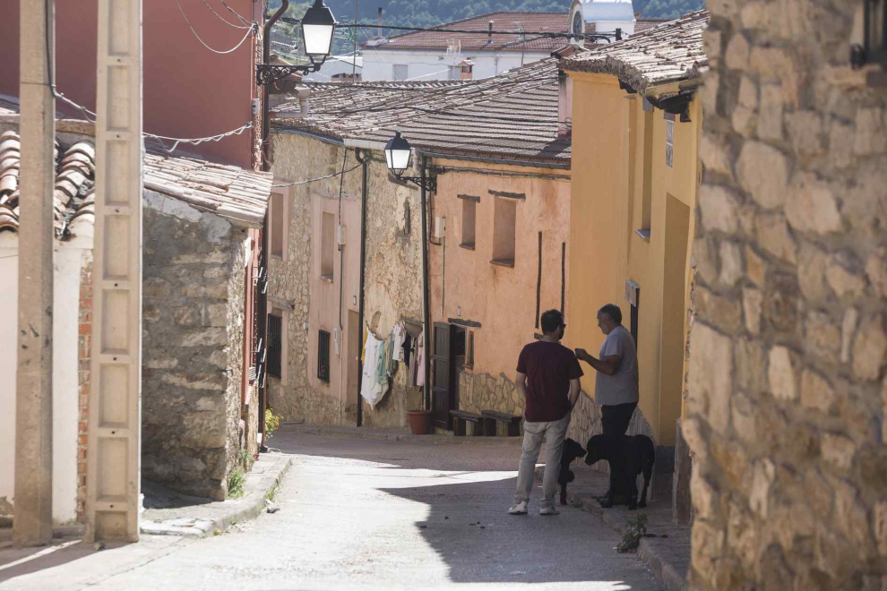 Una de las calles de Moscardón, pueblo de Teruel