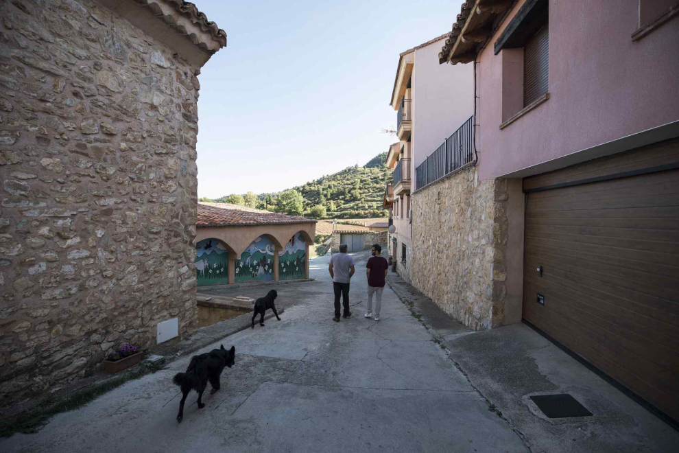 Una de las calles de Moscardón, pueblo de Teruel