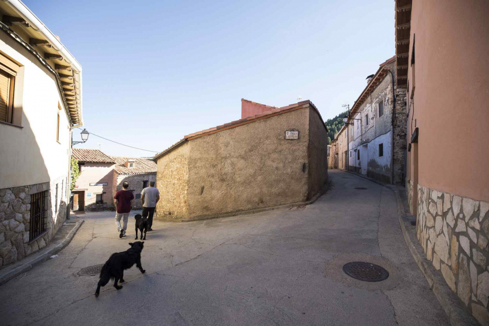Vistas de las calles de Moscardón, pueblo de Teruel